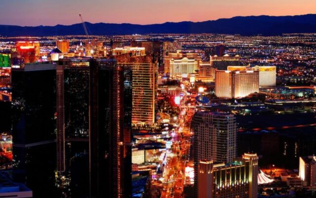 Pros and Cons of Living in Vegas Right Now - The Moneyball Trader